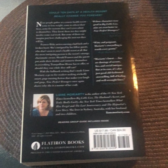 New book Nine Perfect Strangers - Picture 5 of 5